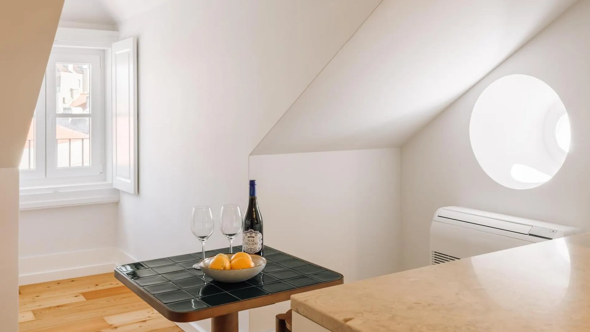 Ando Living - Madalena House Apartment Lisbon